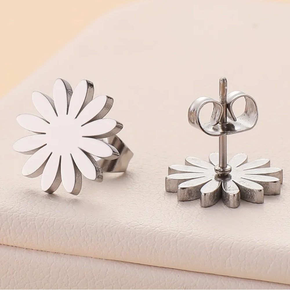 Daisy Flower Silver Toned Stud Earrings - Picture 3 of 3